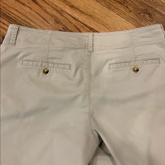 Lee Mid Rise Fit size 14 Medium in Khaki color shorts with 10” rise RN #130273. - Picture 4 of 7